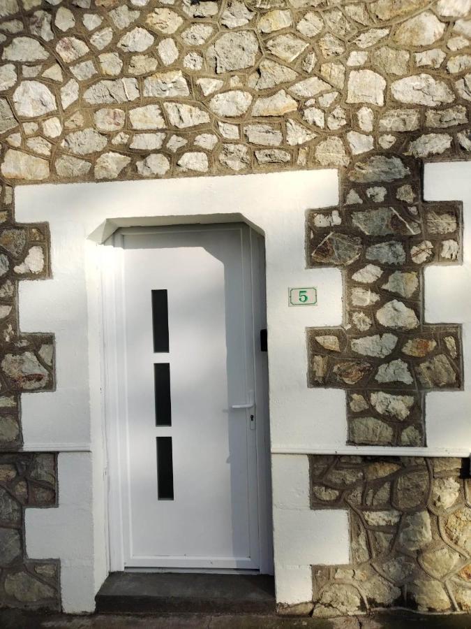 Вилла Le Logis Du Bourgneuf Charmante Petite Maison Le Bourgneuf-la-Foret Экстерьер фото