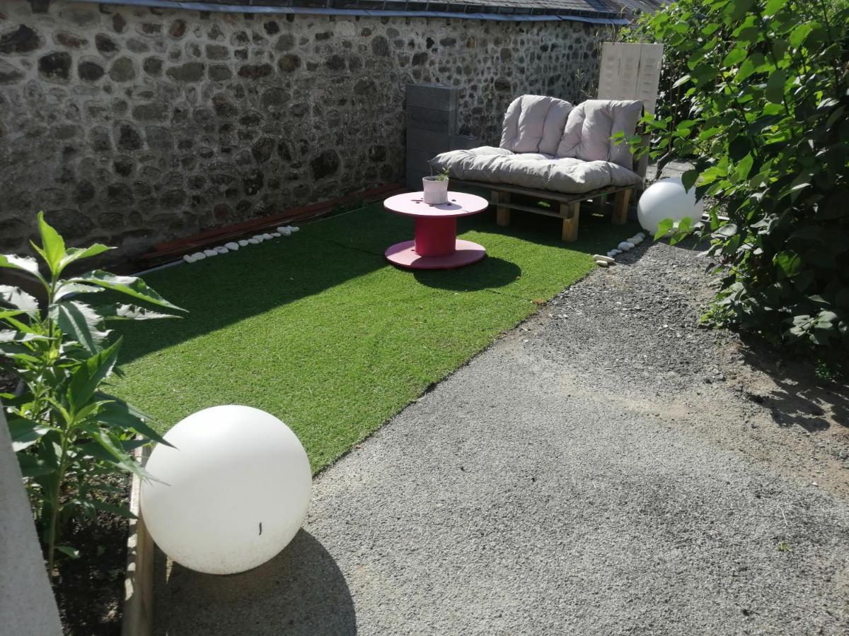 Вилла Le Logis Du Bourgneuf Charmante Petite Maison Le Bourgneuf-la-Foret Экстерьер фото